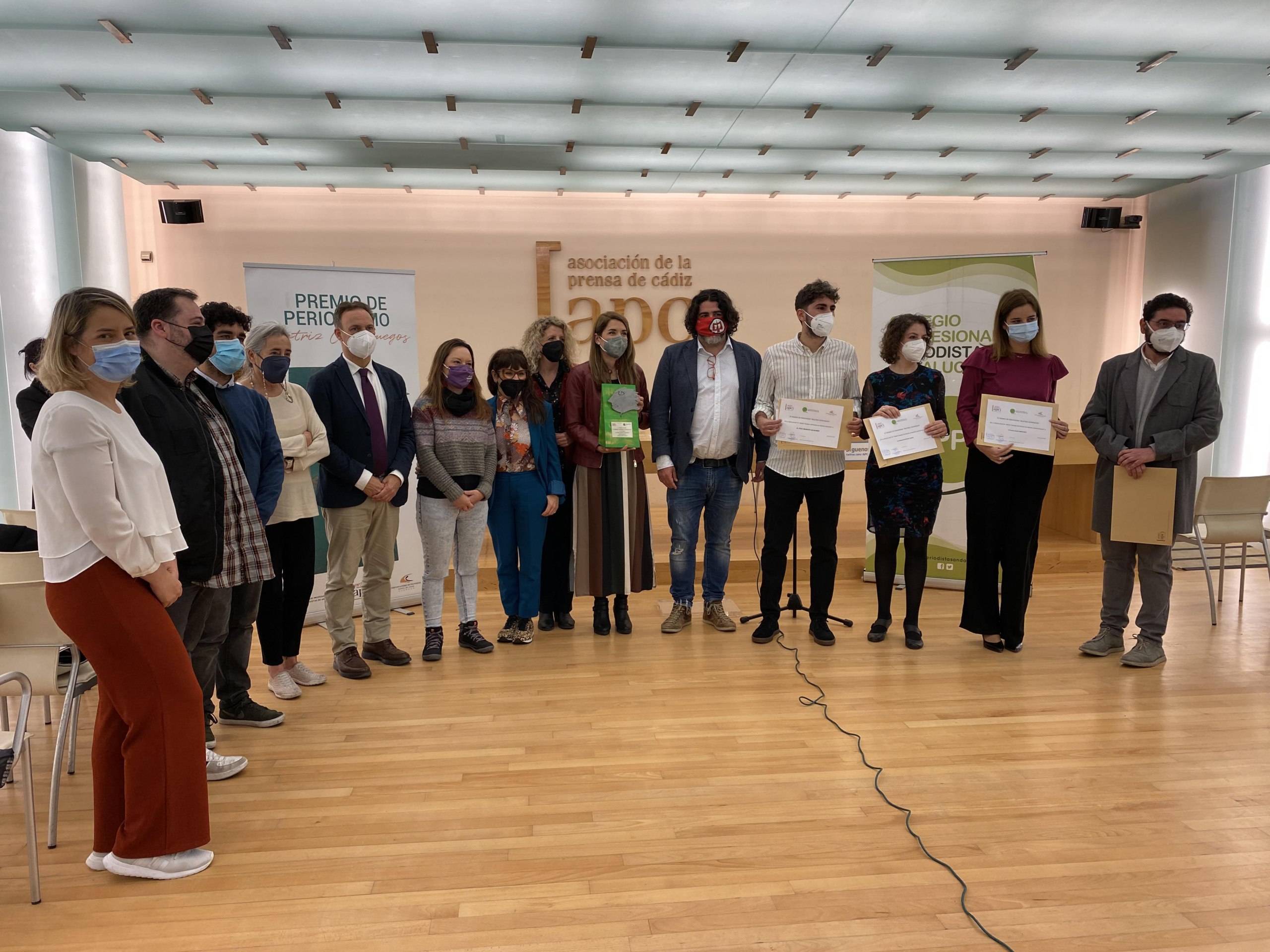 Fran Moreno Galbarro, Ángeles Peiteado, Paula Aláez, Pepe Monforte y Onda Cádiz recogen los Premios Beatriz Cienfuegos de periodismo