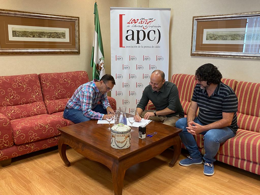 La APC rescata su sello editorial Periodistas de la mano de Q-Book