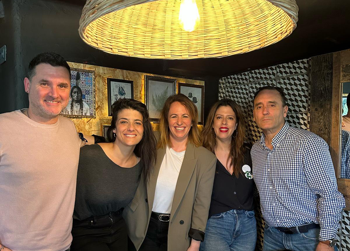 La APC premia con el Paco Navarro la labor informativa de Laura Jurado en el carnaval